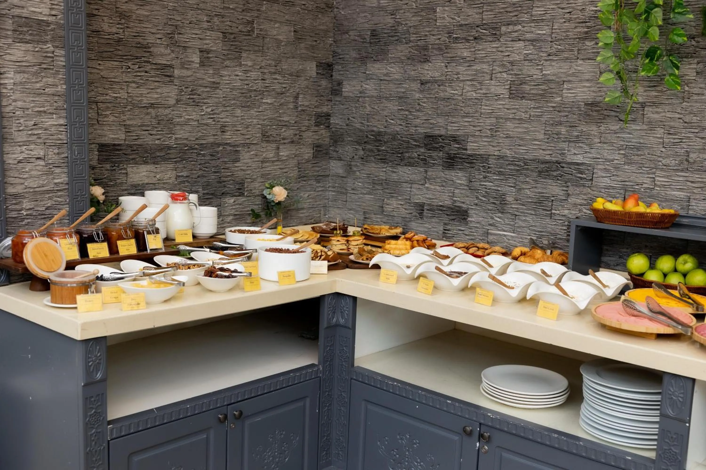 Breakfast in Grand Hotel Baku Central Park