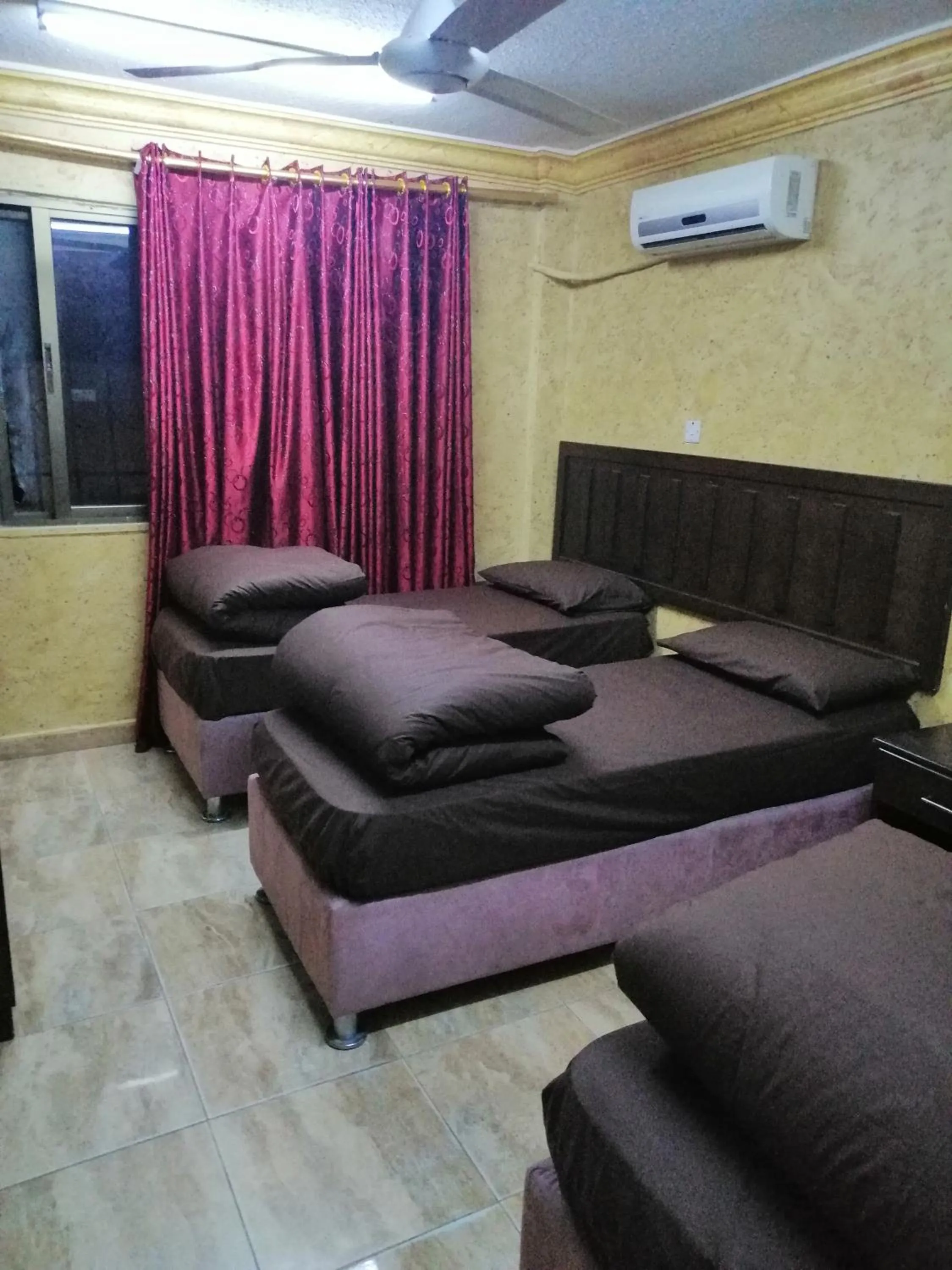 Triple Room with Private Bathroom in Aqaba Roza