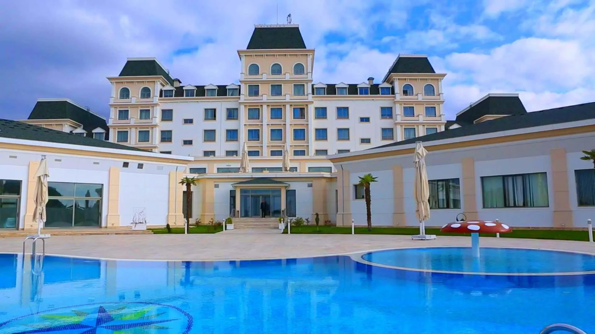 Swimming pool in Gabala Garden Hotel