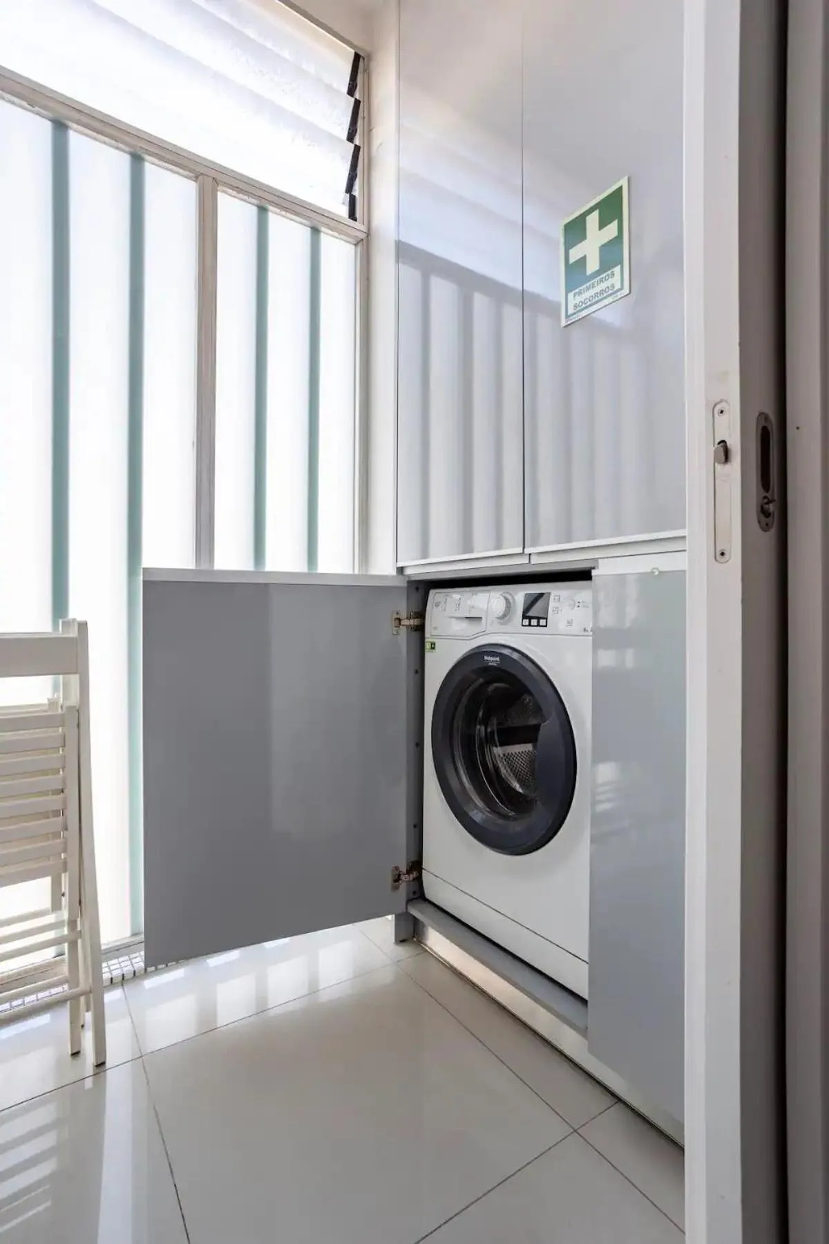 washing machine in Luxury Anibal Cunha Apartments