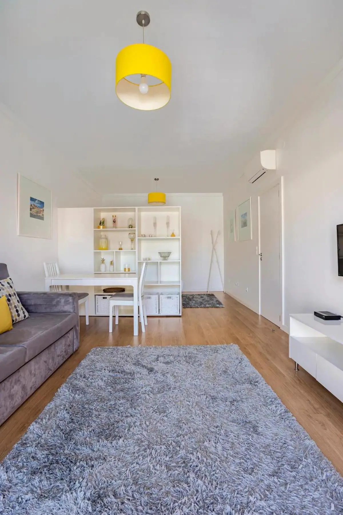 TV and multimedia in Luxury Anibal Cunha Apartments