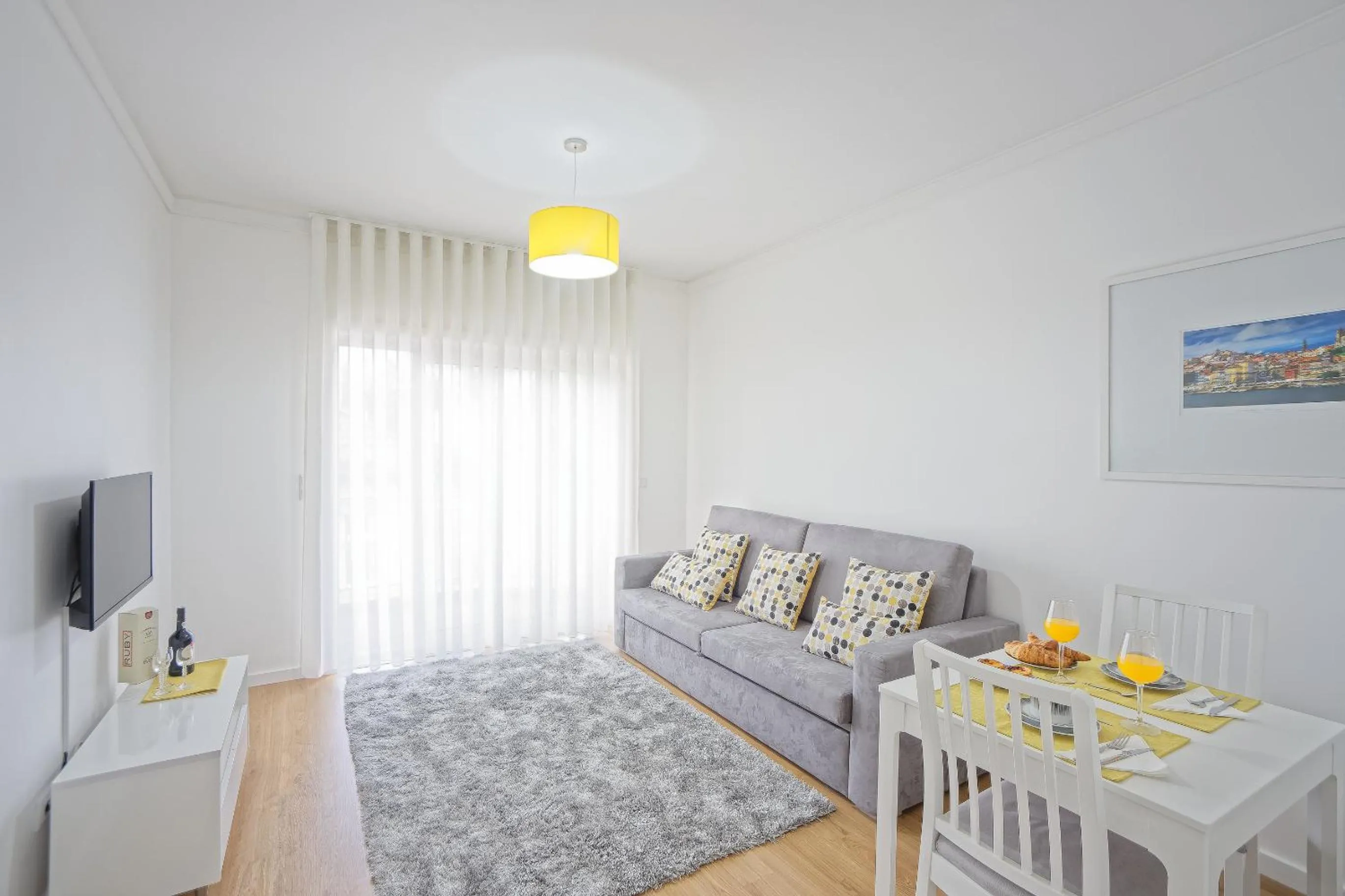 Living room, Bed in Luxury Anibal Cunha Apartments
