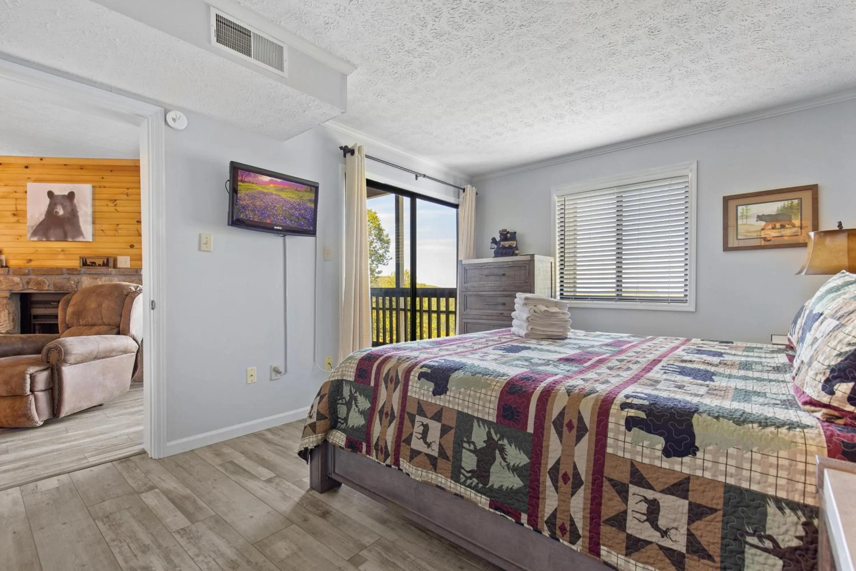 Property building, Bed in Bear Cub Retreat