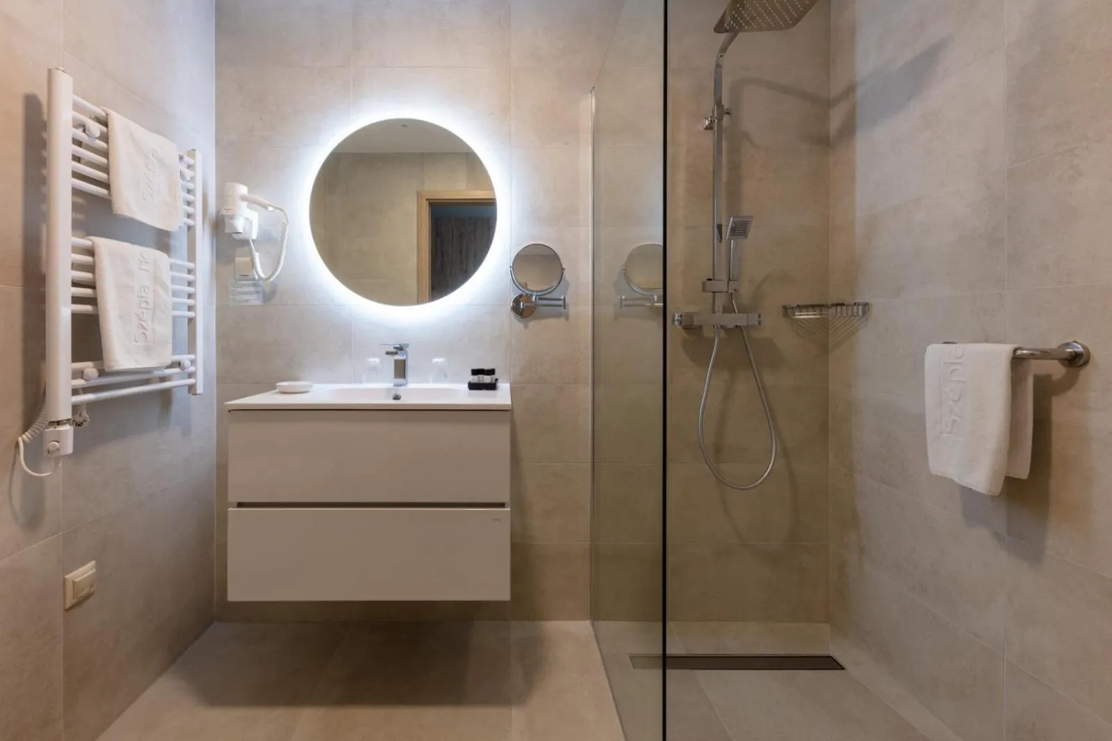 Shower in Szépia Bio and Art Hotel