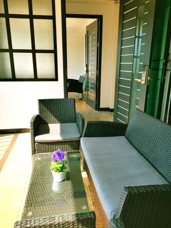 Balcony/Terrace, Seating Area in Beach Gallery House