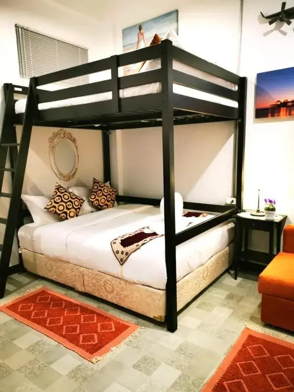 Bedroom, Bunk Bed in Beach Gallery House