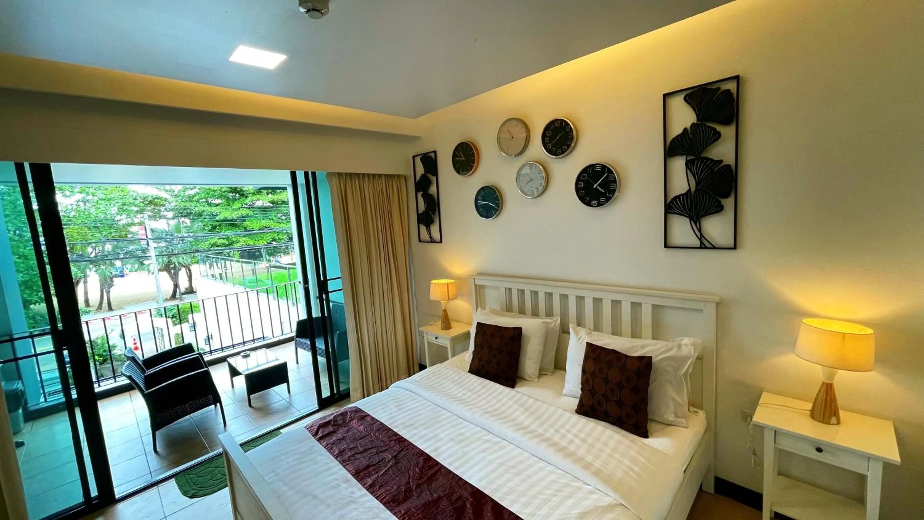 Bedroom, Bed in Beach Gallery House