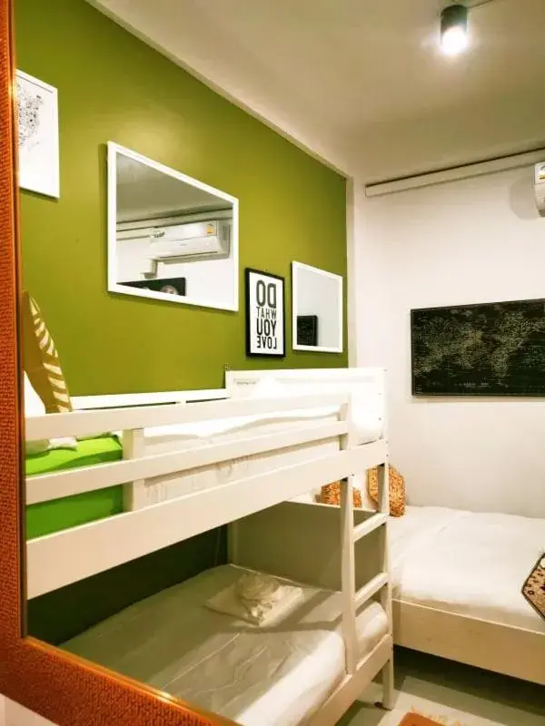 Bedroom, Bunk Bed in Beach Gallery House