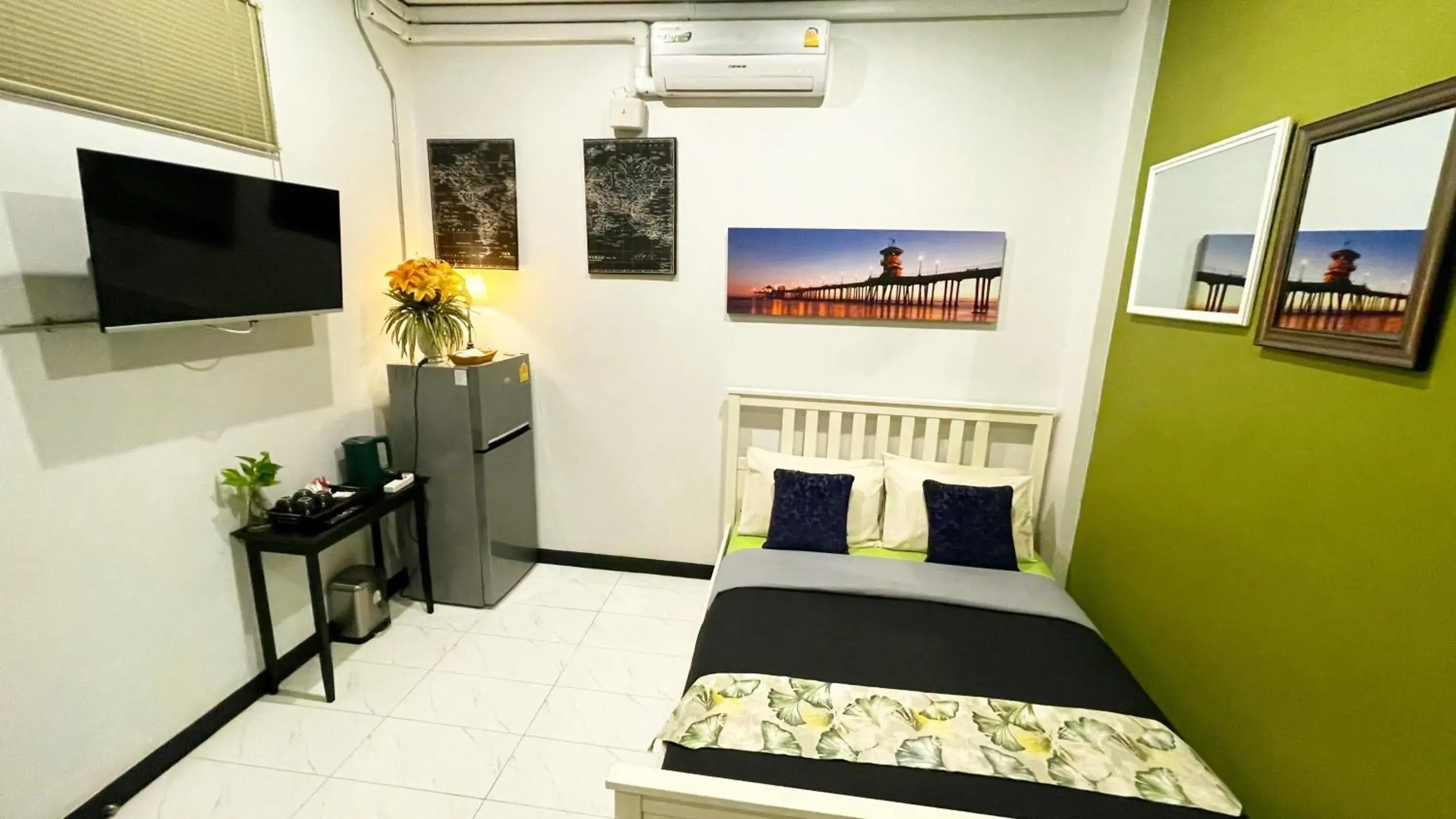 Bedroom, Bed in Beach Gallery House Bedroom, Bed in Beach Gallery House