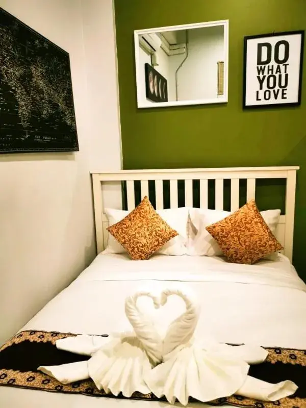 Bedroom, Bed in Beach Gallery House