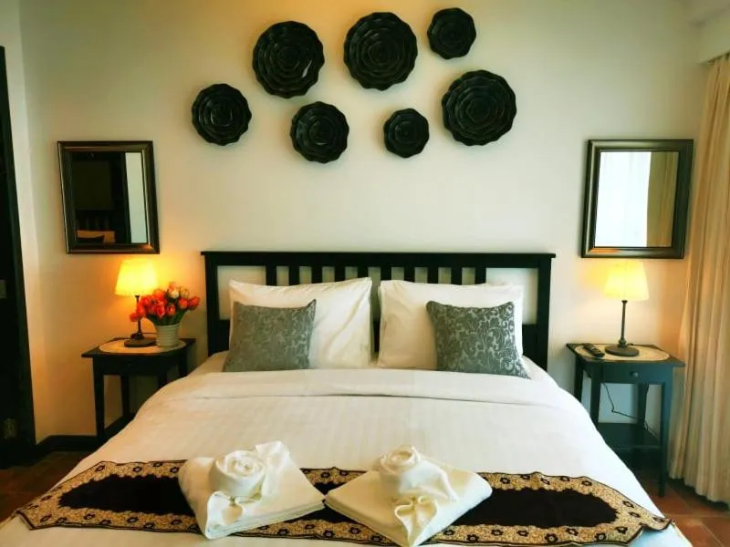 Bedroom, Bed in Beach Gallery House