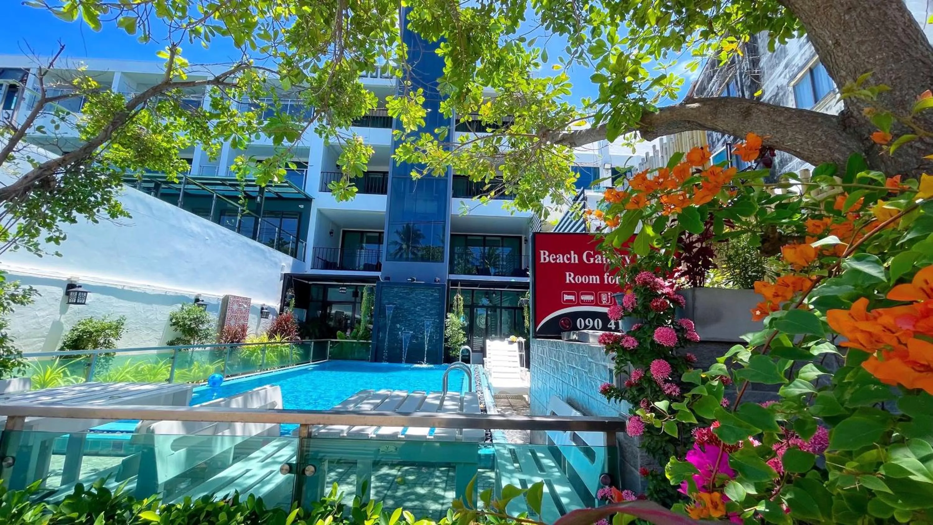 Swimming pool in Beach Gallery House