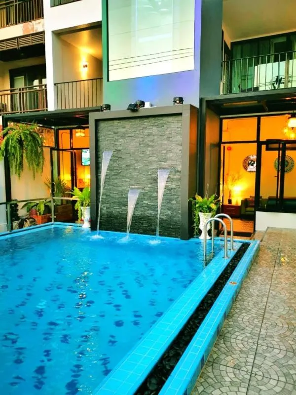 Swimming pool in Beach Gallery House