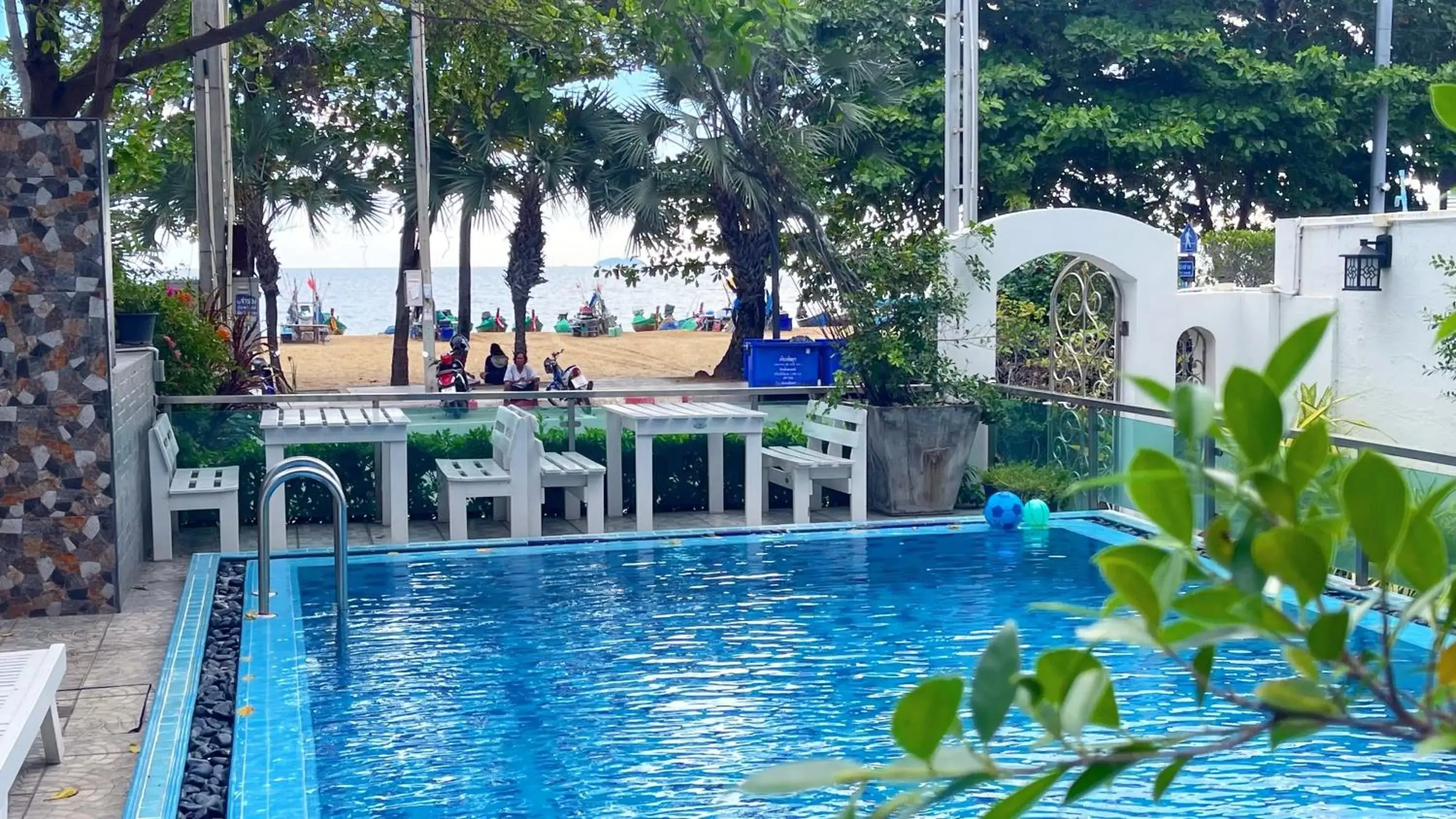 Pool view in Beach Gallery House Pool view in Beach Gallery House