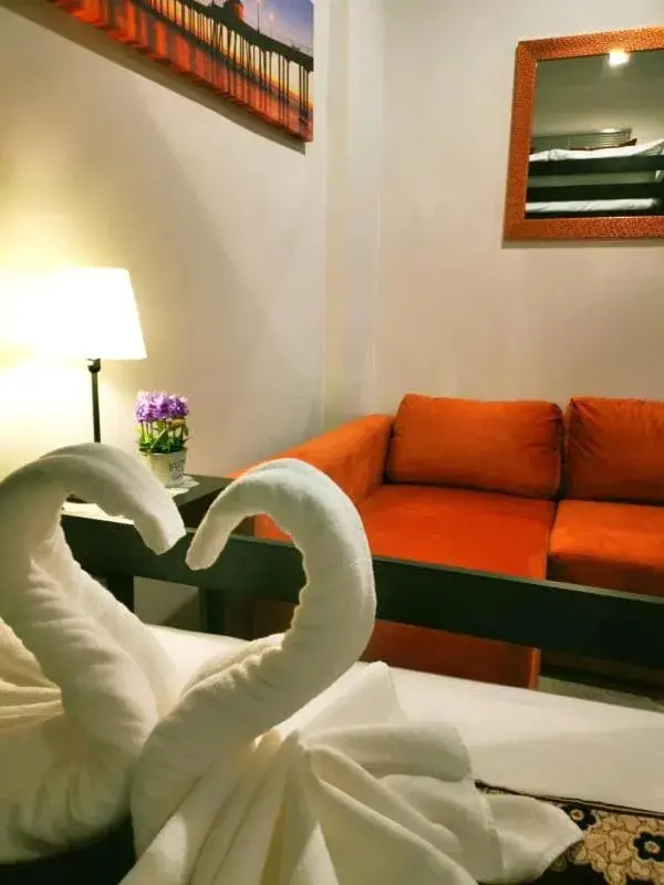 Bedroom, Seating Area in Beach Gallery House