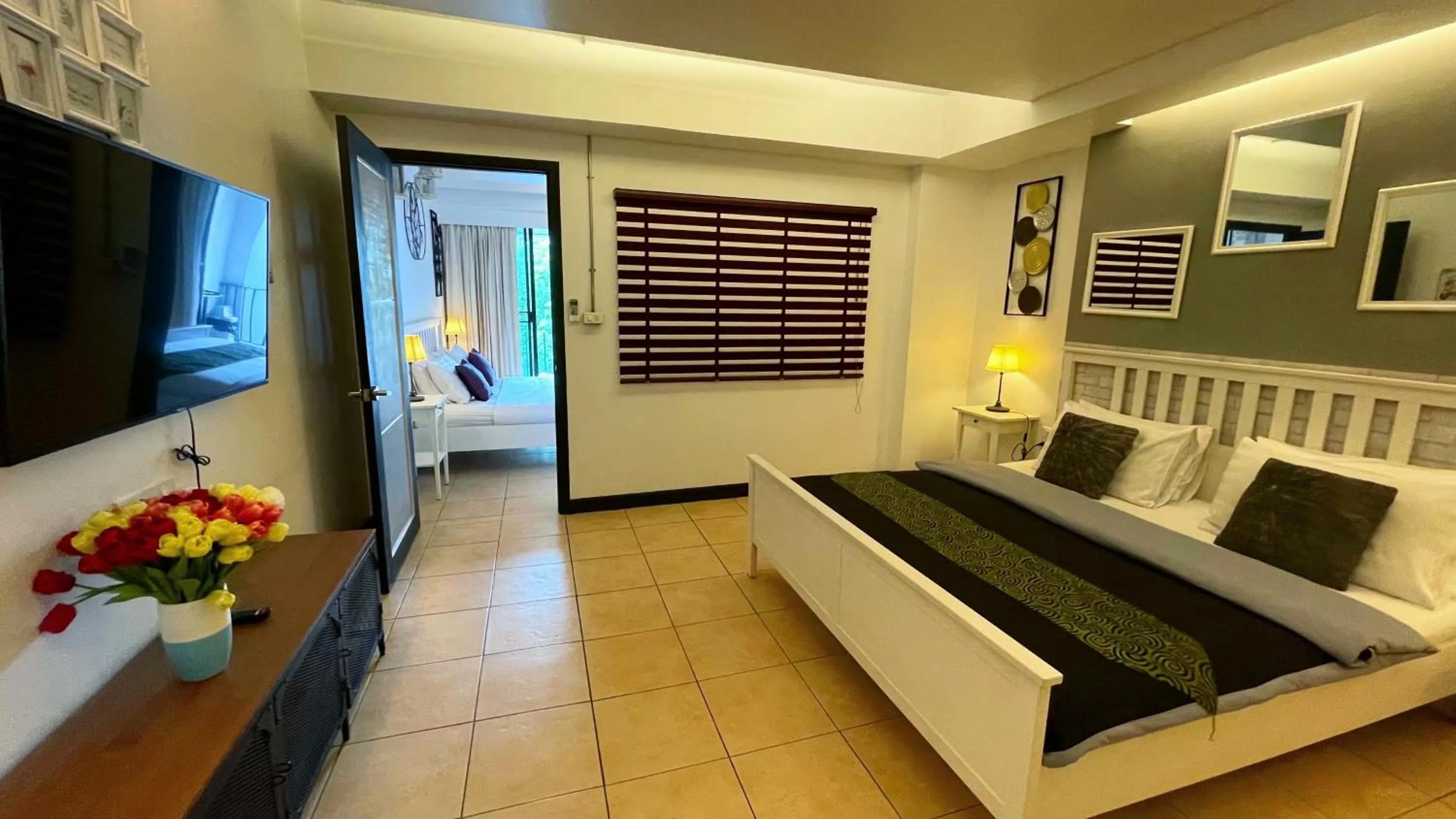 Bedroom, Bed in Beach Gallery House