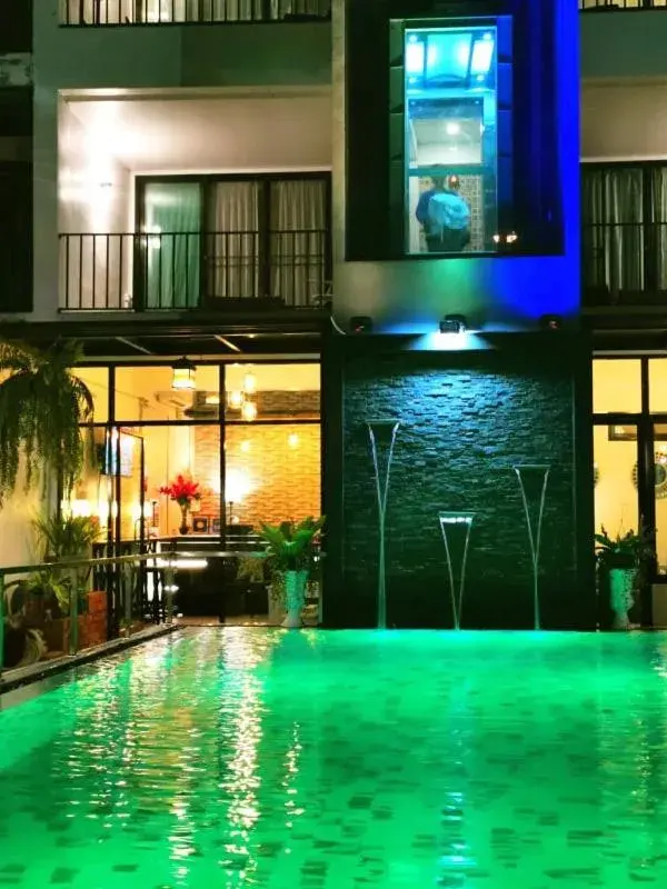 Swimming Pool in Beach Gallery House