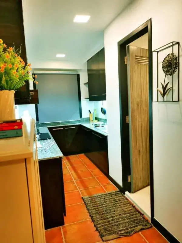 Kitchen or kitchenette, Kitchen/Kitchenette in Beach Gallery House