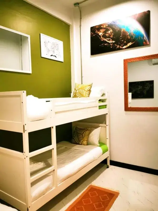 Bedroom, Bunk Bed in Beach Gallery House