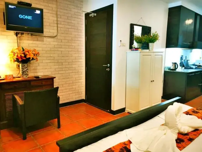 Bedroom, TV/Entertainment Center in Beach Gallery House