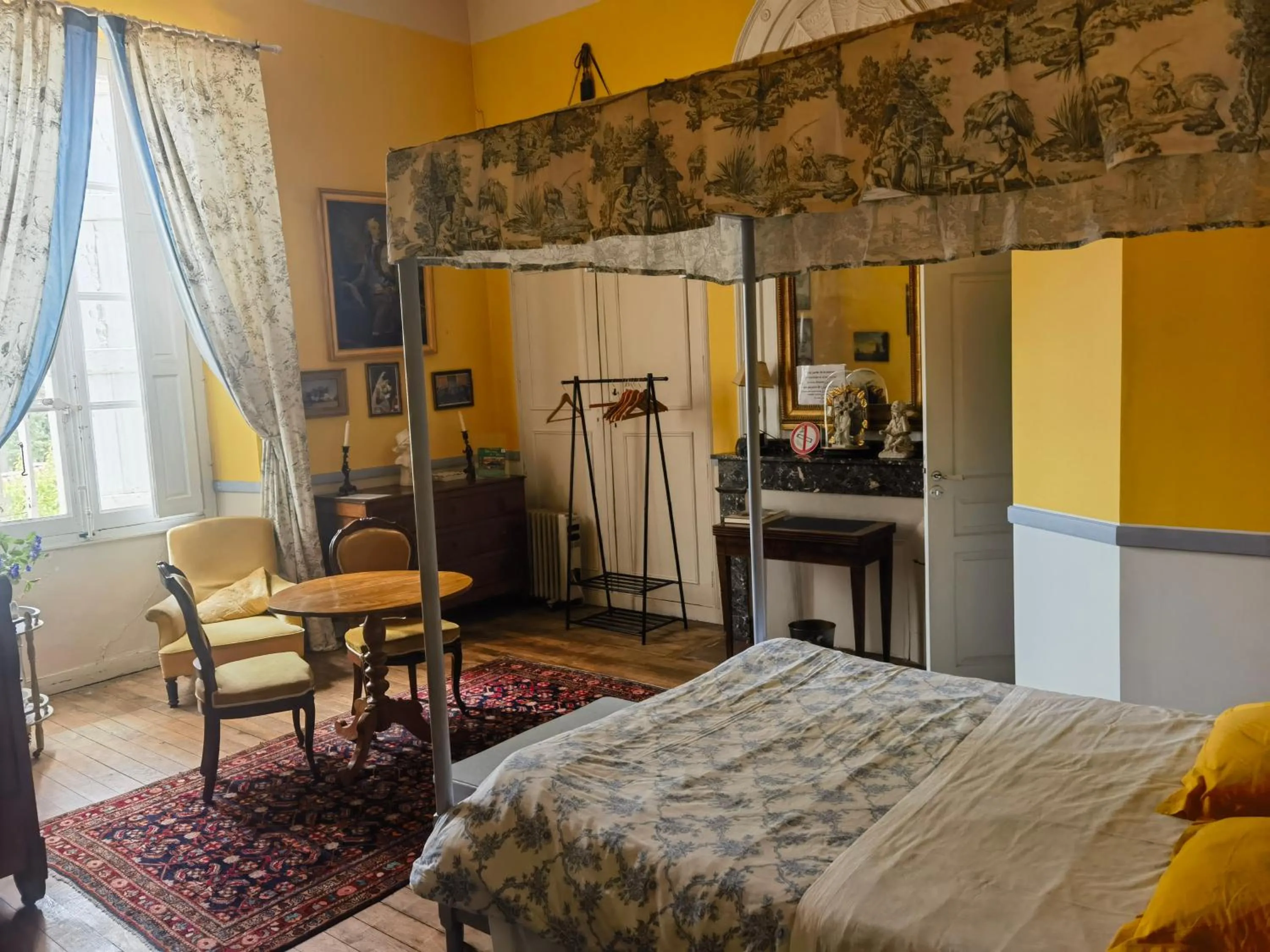 Double Room with Private Bathroom in Château de Thégra