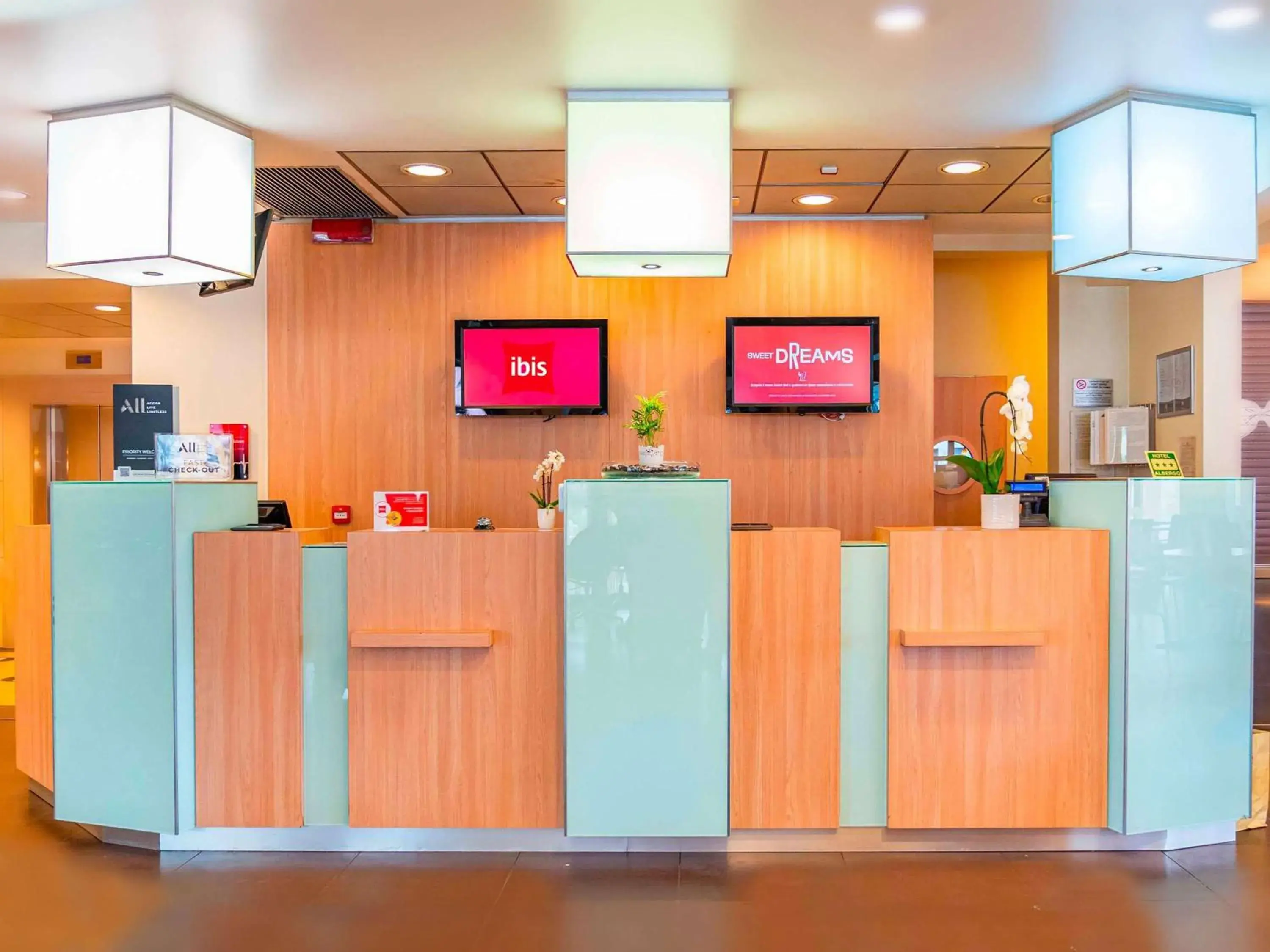 Lobby or reception in Ibis Como Lobby or reception in Ibis Como