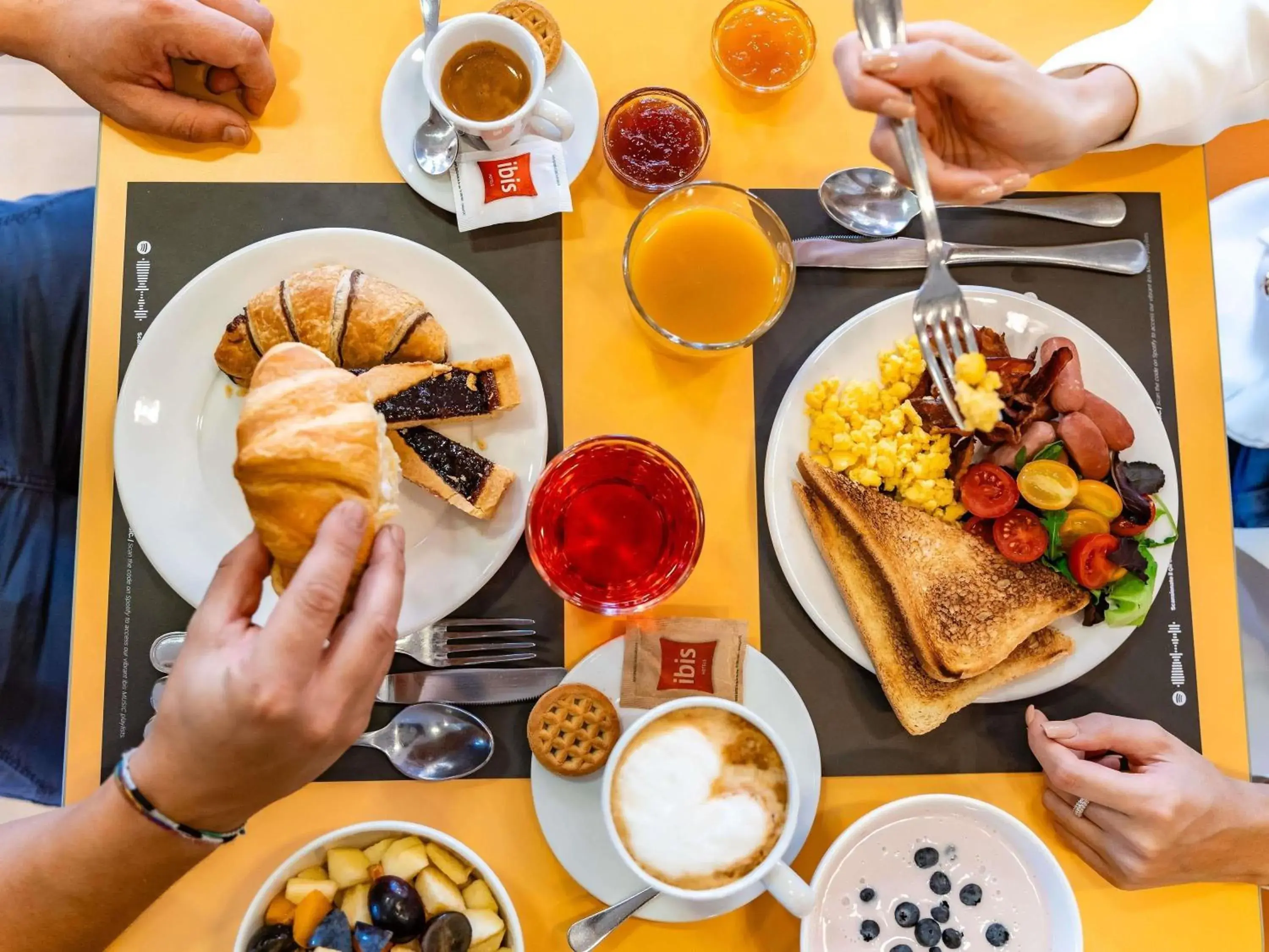 Breakfast in Ibis Como Breakfast in Ibis Como