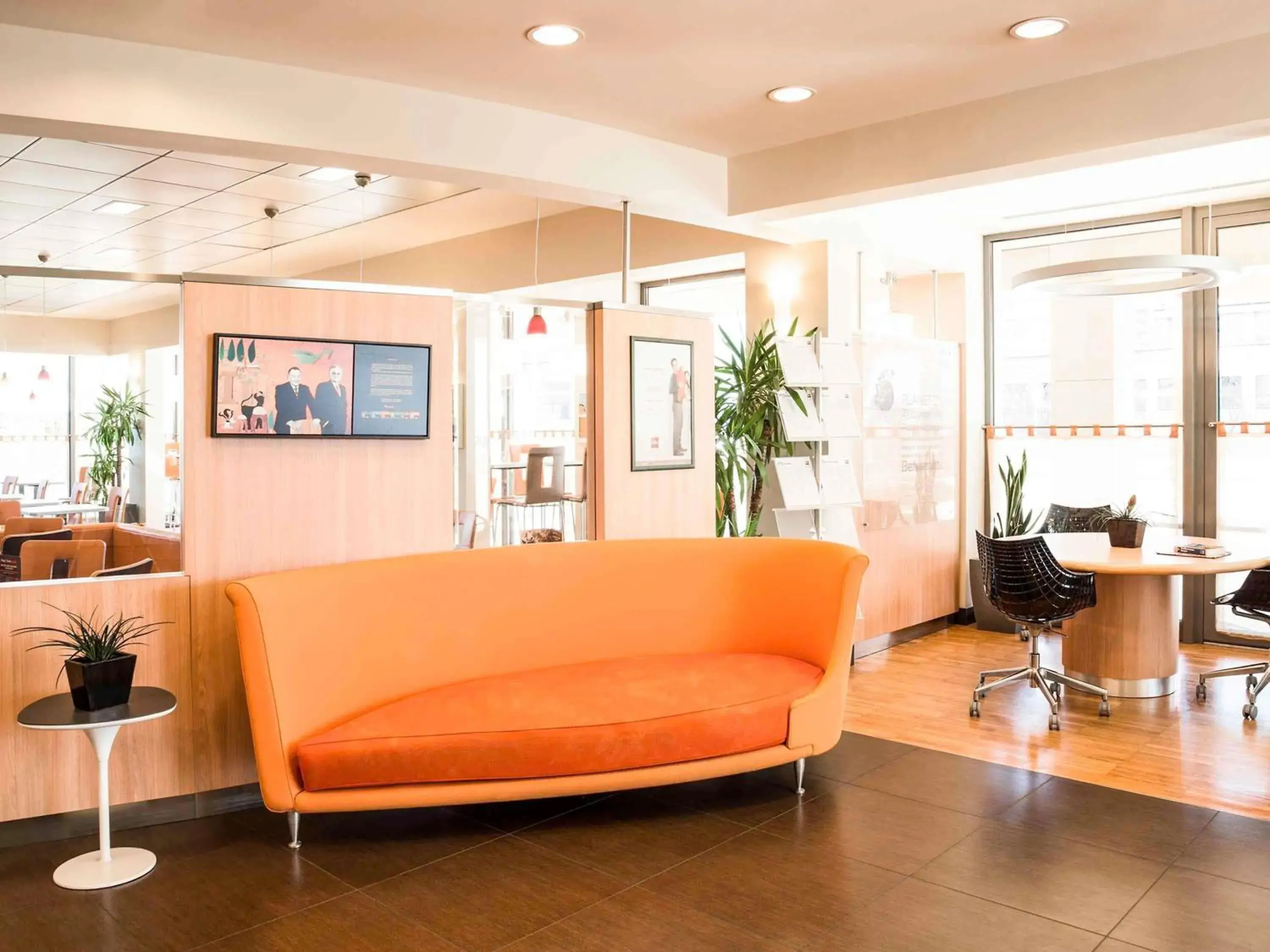 Property building in Ibis Como Property building in Ibis Como