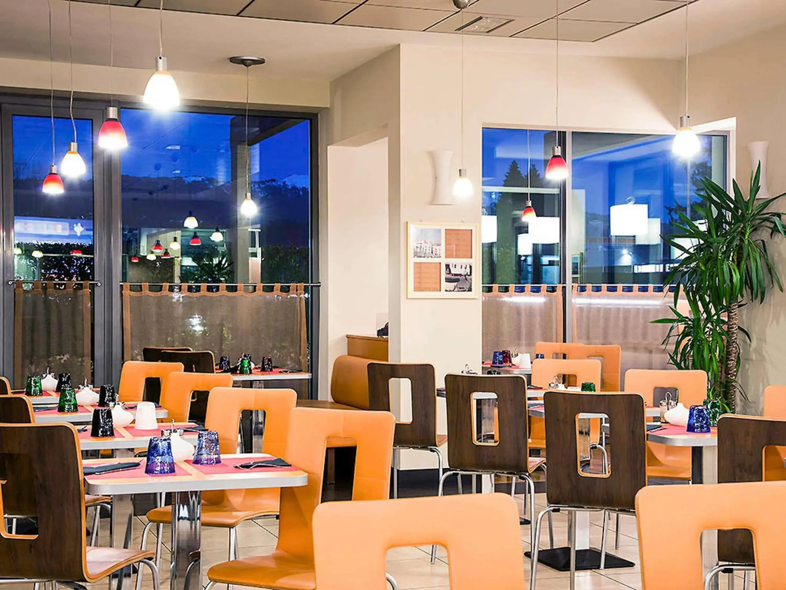 Restaurant/places to eat in Ibis Como Restaurant/places to eat in Ibis Como