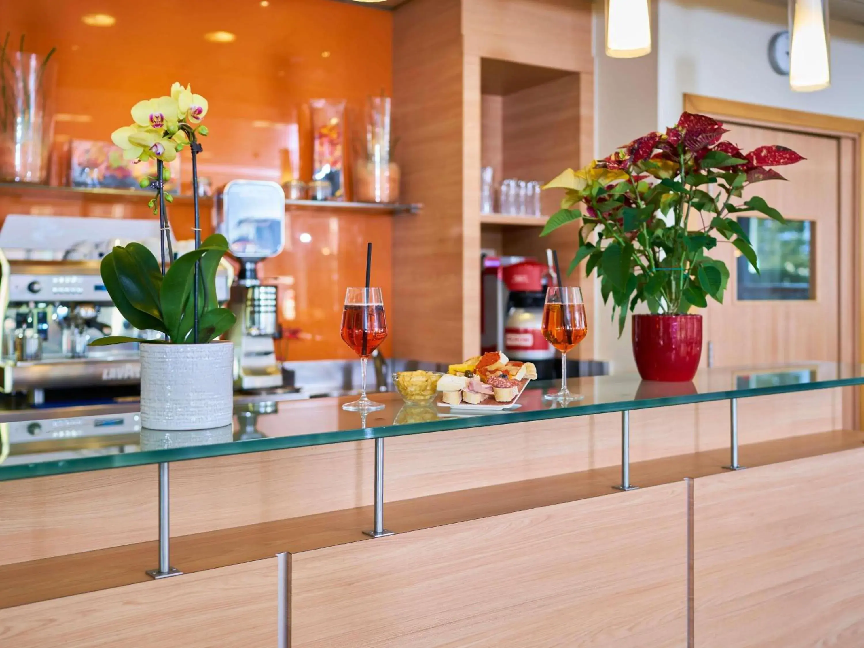 Lounge or bar in Ibis Como Lounge or bar in Ibis Como