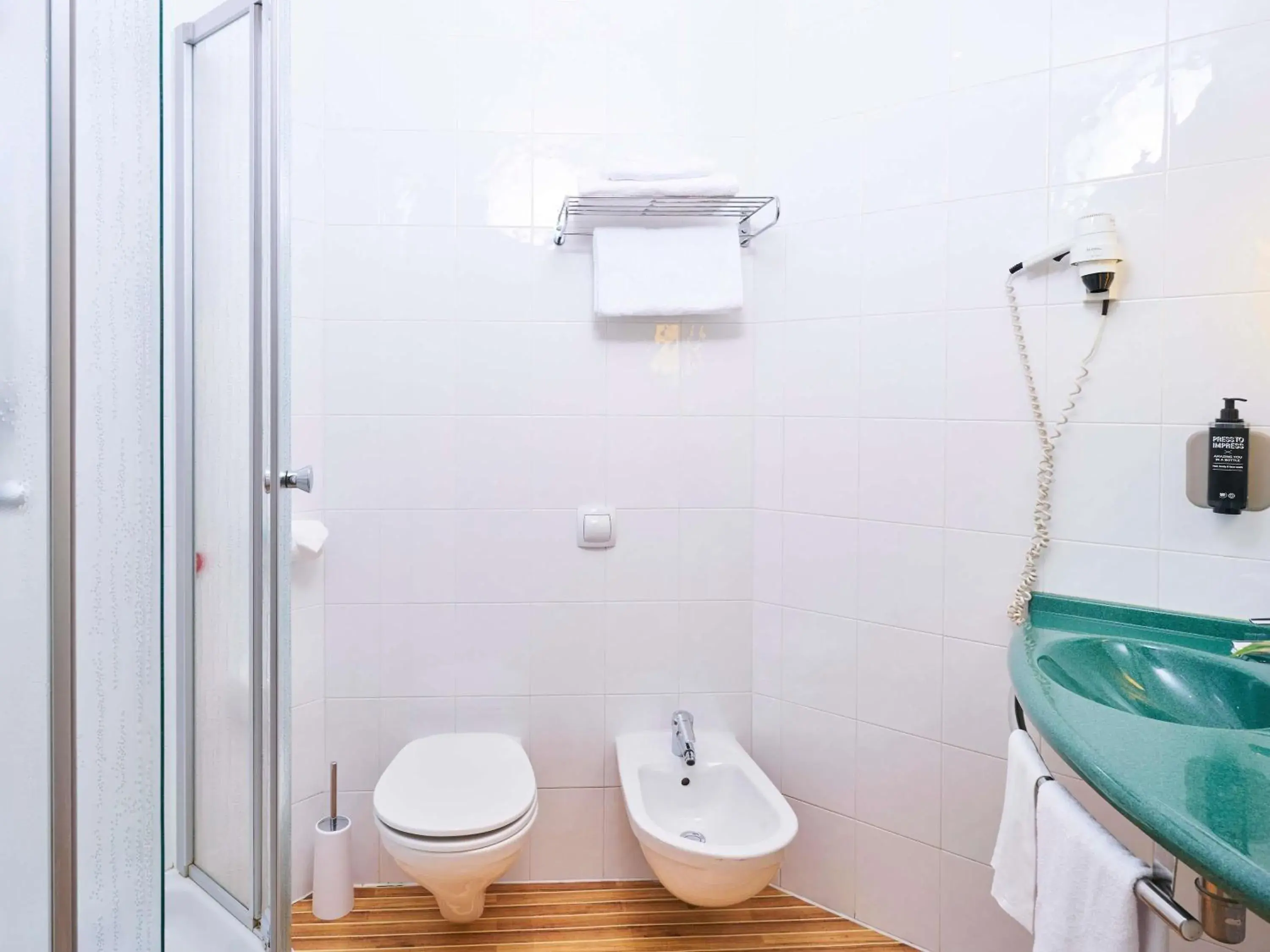 Bedroom in Ibis Como Bedroom in Ibis Como