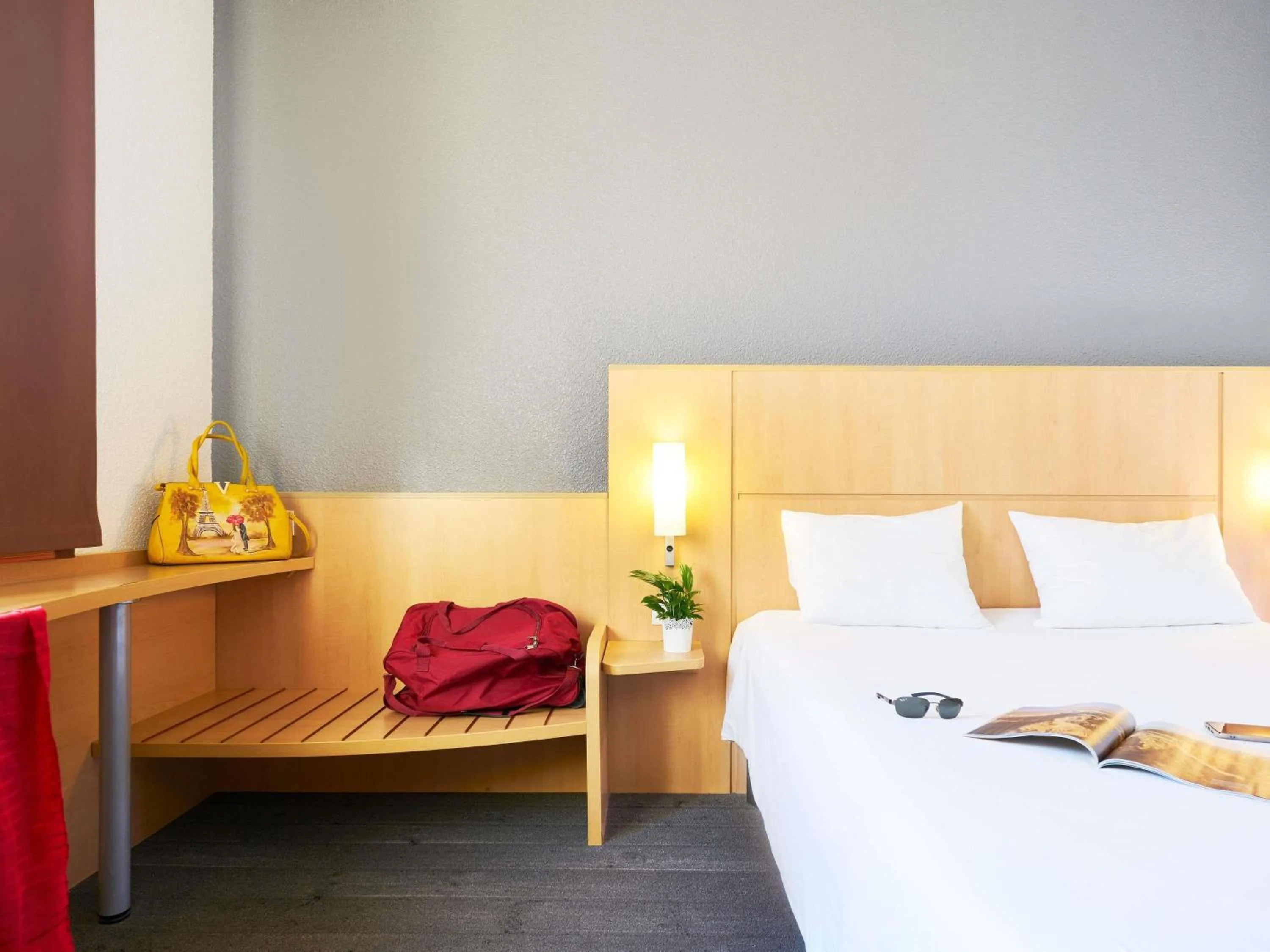 Bedroom, Bed in Ibis Como