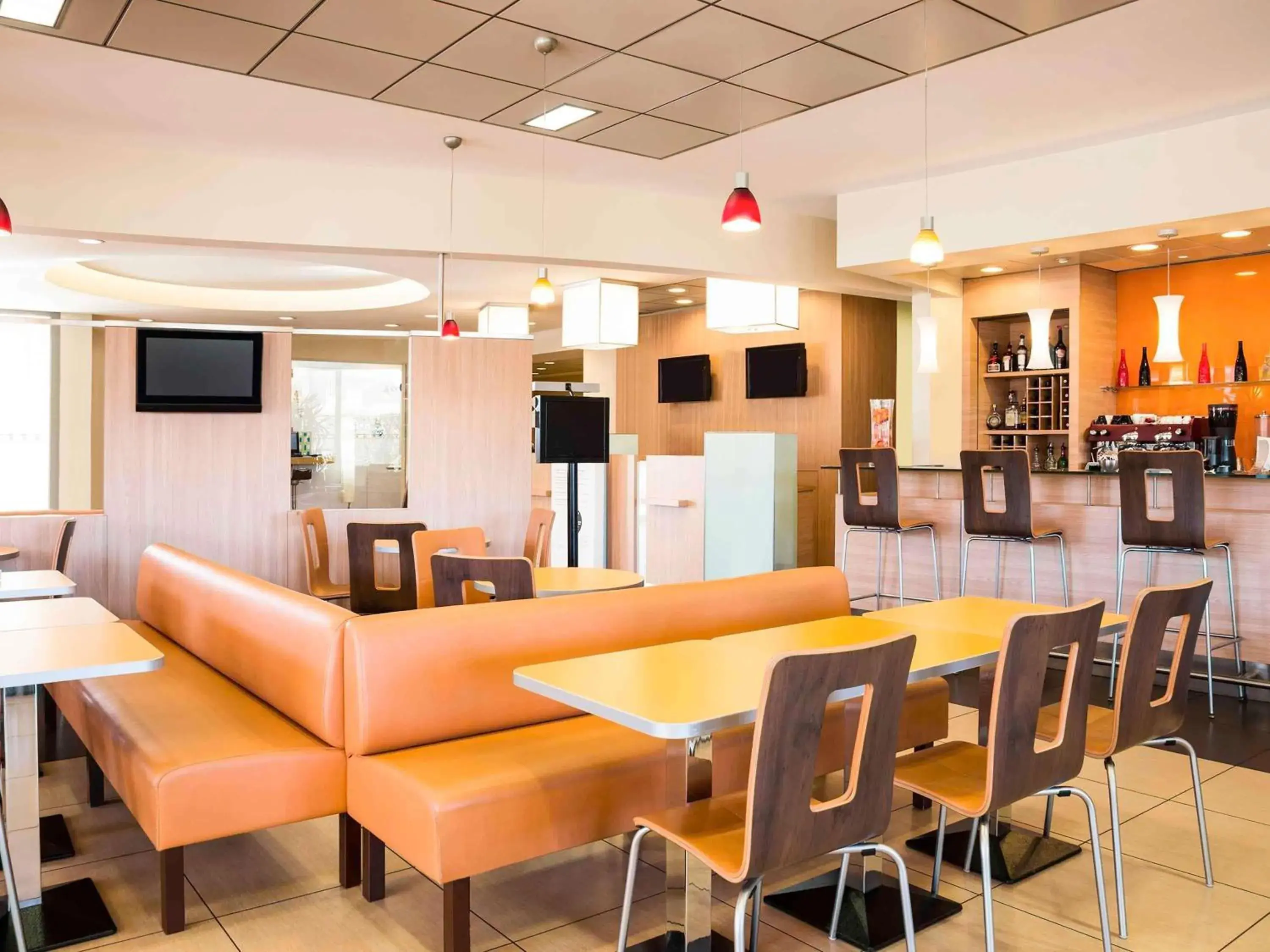 Restaurant/places to eat in Ibis Como Restaurant/places to eat in Ibis Como