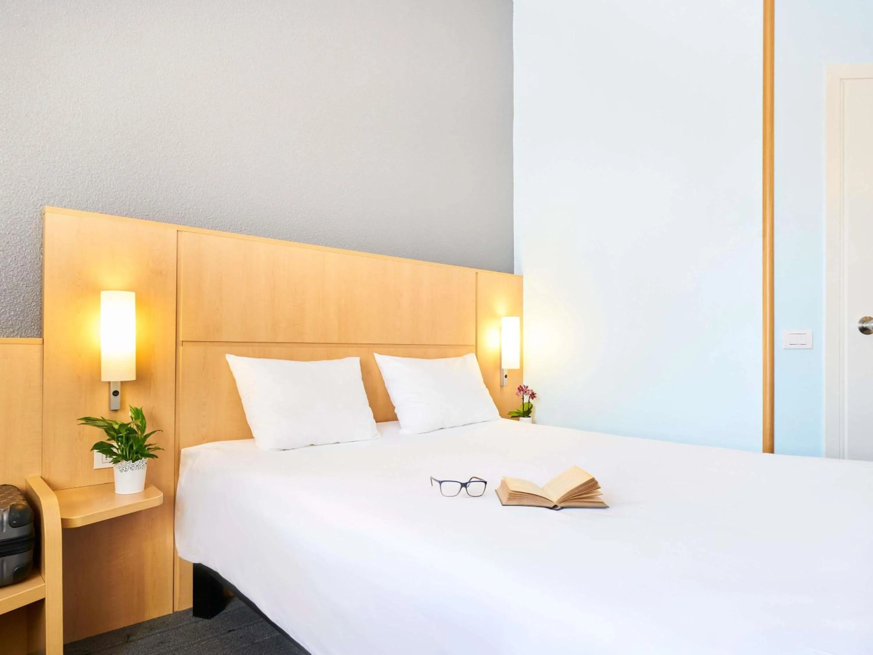 Bedroom, Bed in Ibis Como