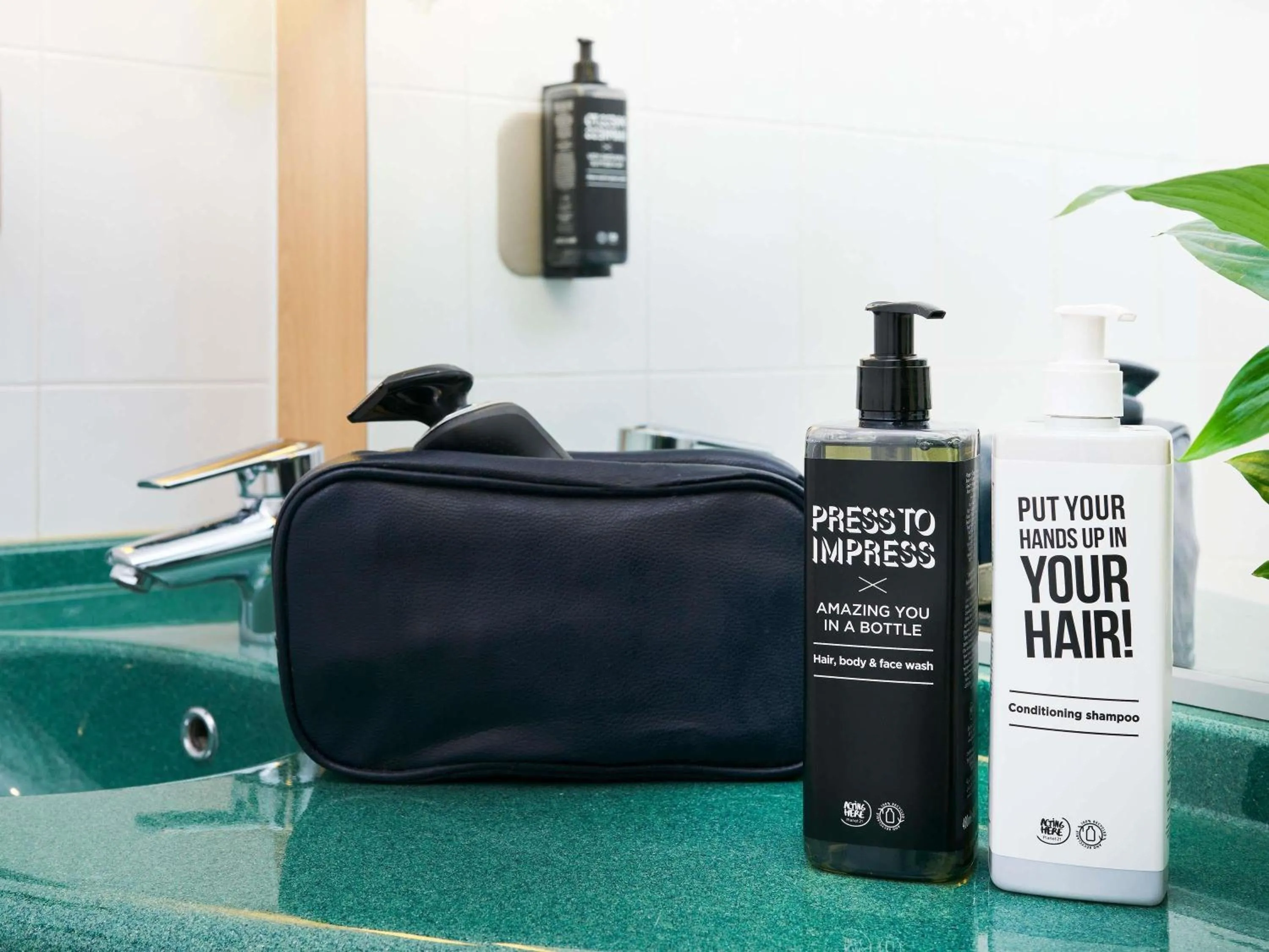 Bedroom in Ibis Como