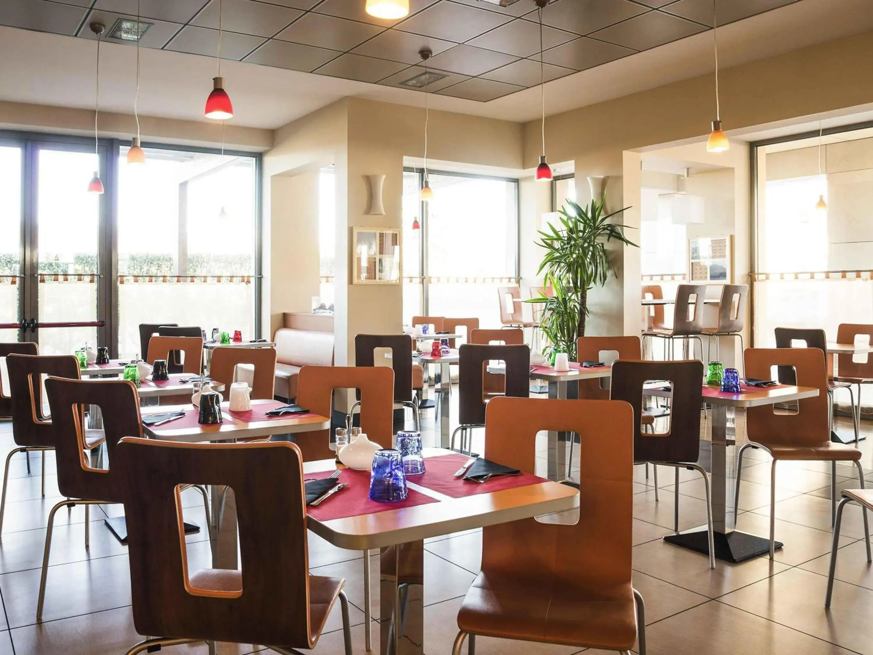 Restaurant/places to eat in Ibis Como Restaurant/places to eat in Ibis Como