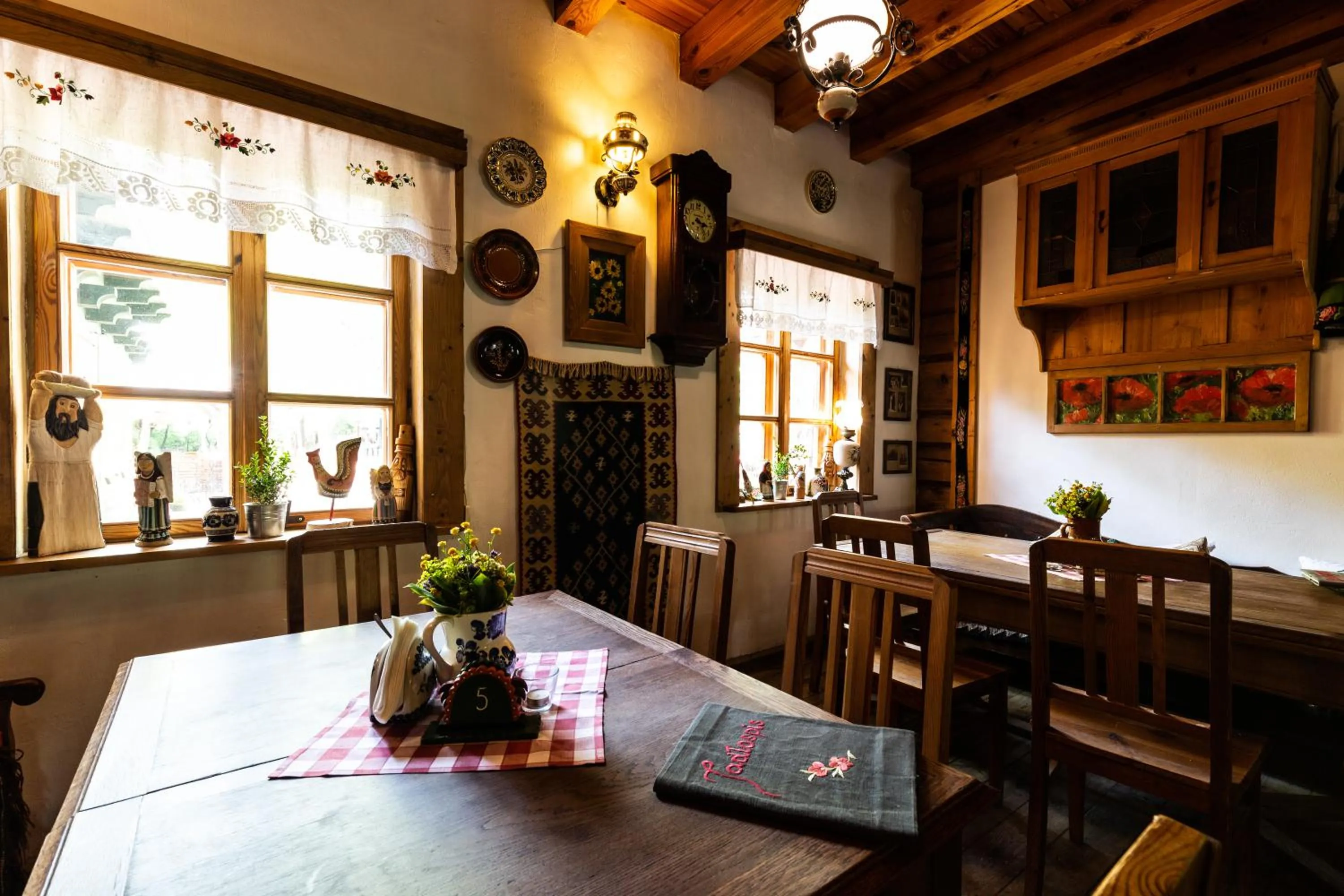 Restaurant/places to eat in Oberża pod Złotym Prosiakiem