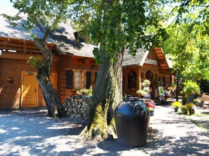 Oberża pod Złotym Prosiakiem