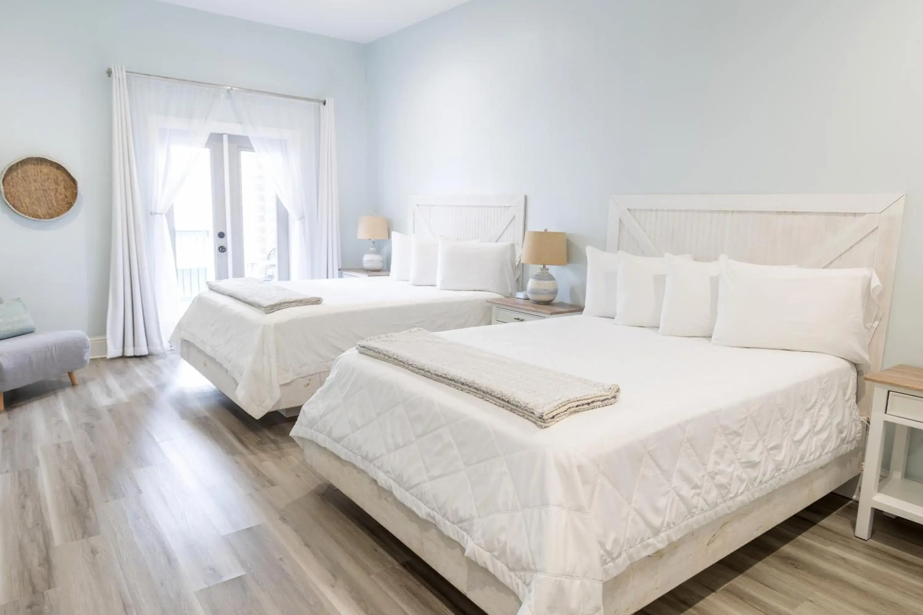 Deluxe Double Room with Balcony and Sea View in Hotel Whiskey in Pass Christian Deluxe Double Room with Balcony and Sea View in Hotel Whiskey in Pass Christian