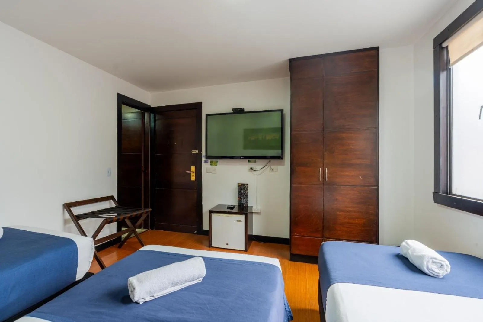 wardrobe, Bed in Hotel Bogota Resort