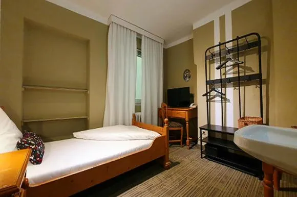 Photo of the whole room, Bed in Hotel Atlanta