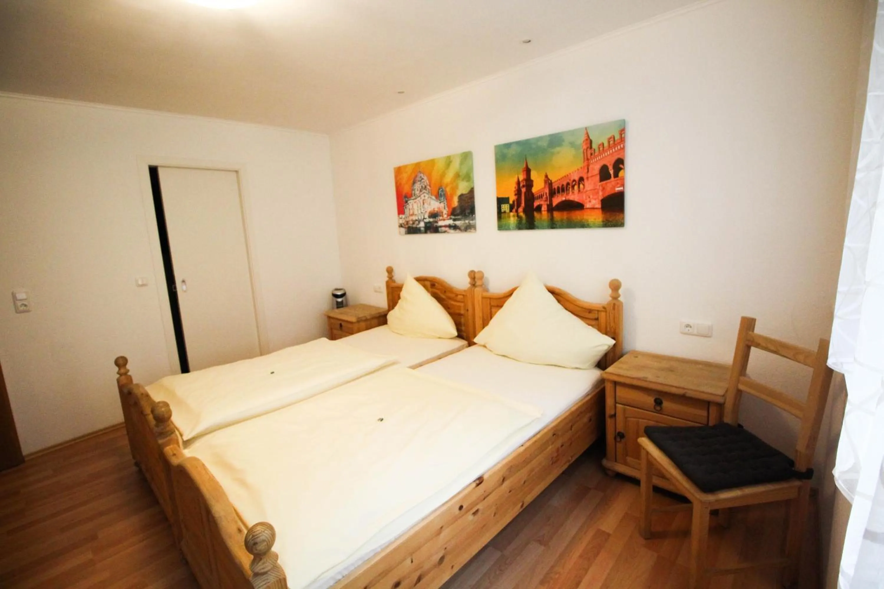 Inner courtyard view, Bed in Hotel Atlanta