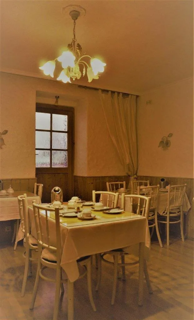 Restaurant/places to eat in Hotel Atlanta