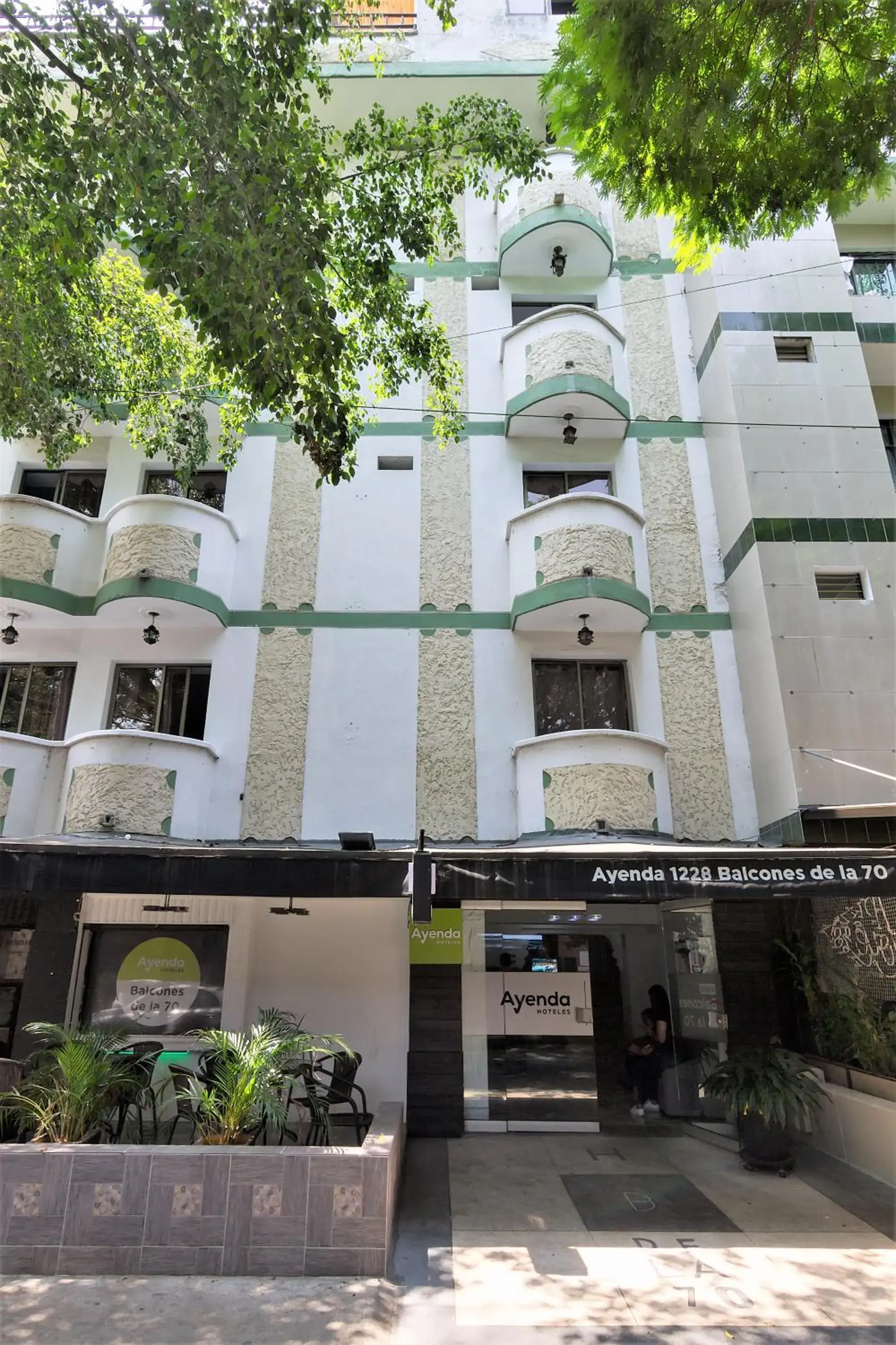 Property building in Ayenda 1228 Balcones de la 70 Property building in Ayenda 1228 Balcones de la 70