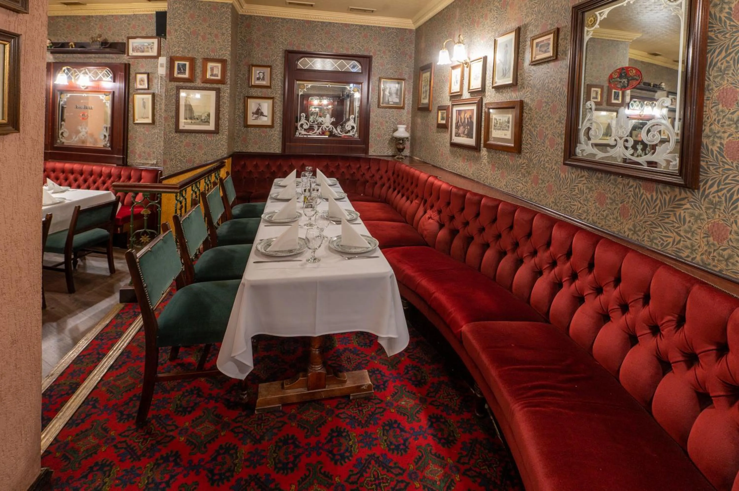 Restaurant/places to eat in Korona Hotel