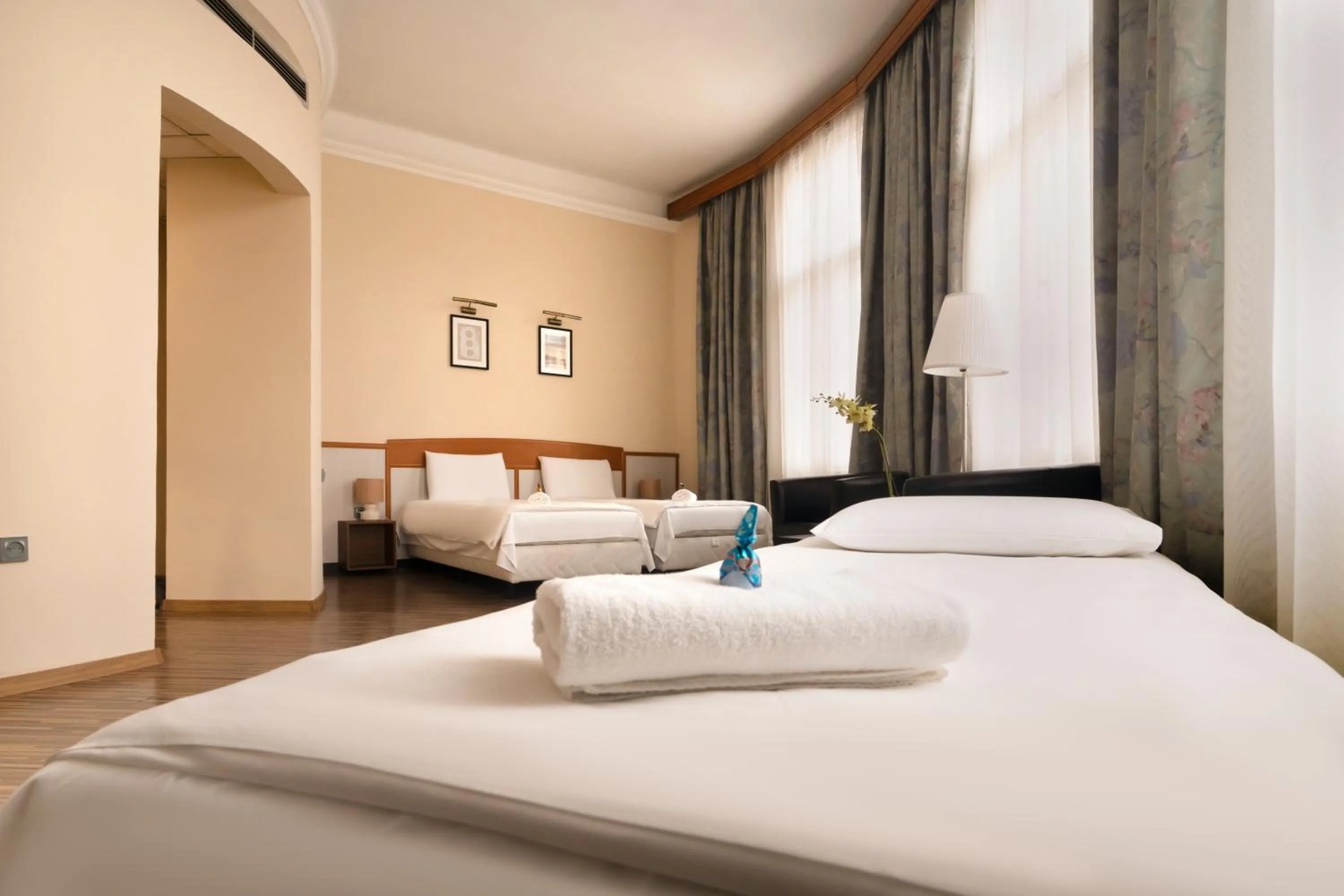 Property building, Bed in Korona Hotel