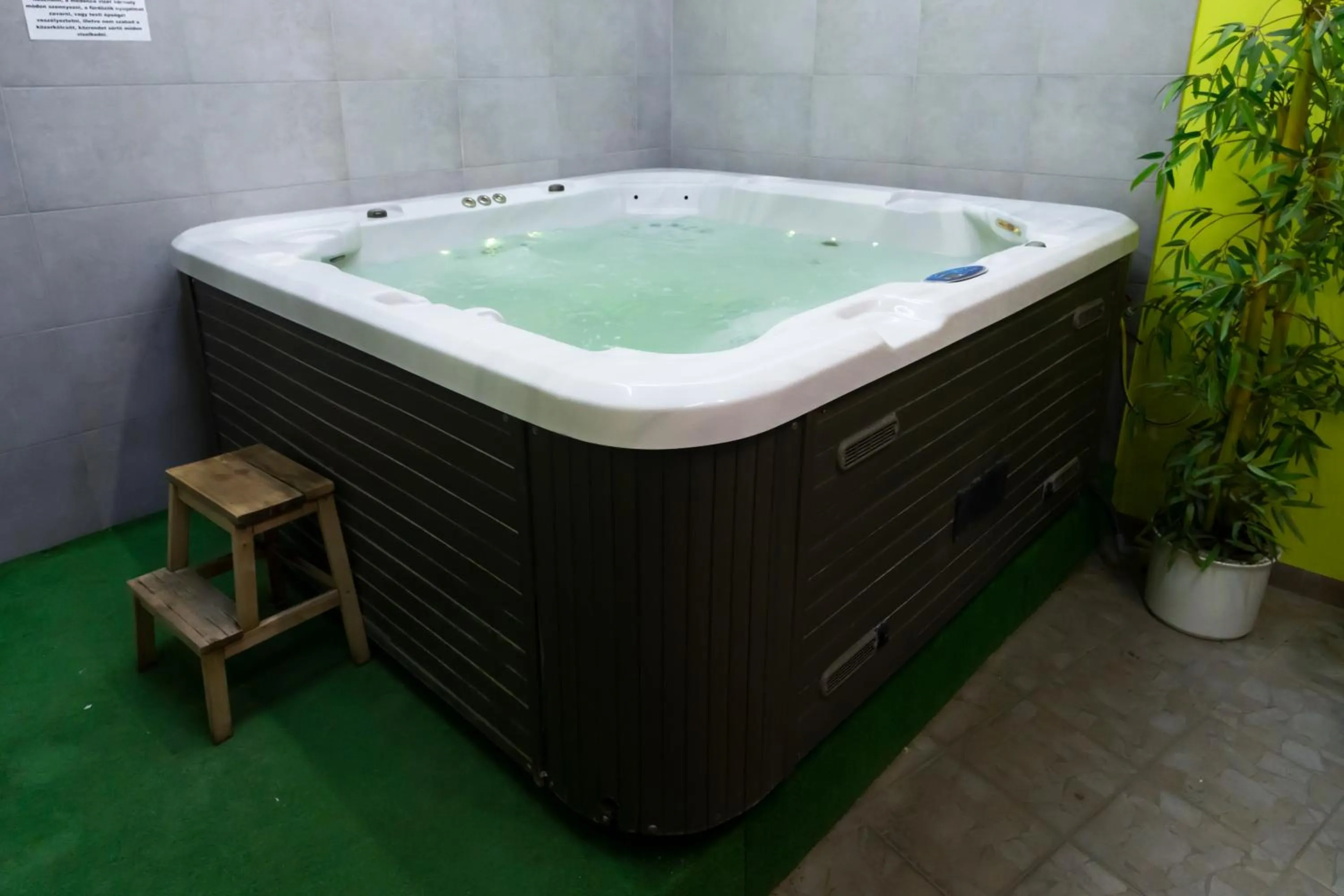Hot Tub in Korona Hotel