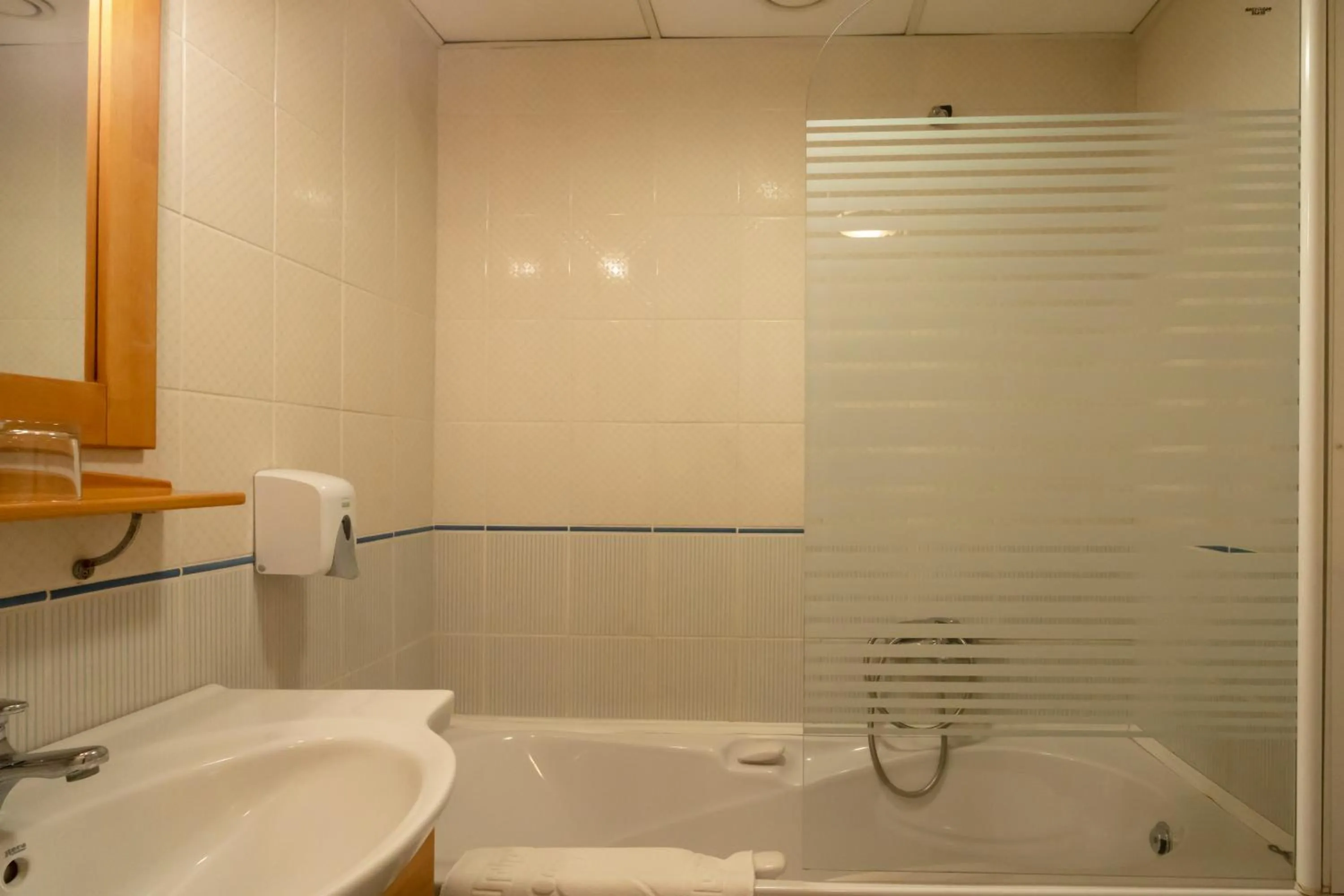 Bathroom in Korona Hotel