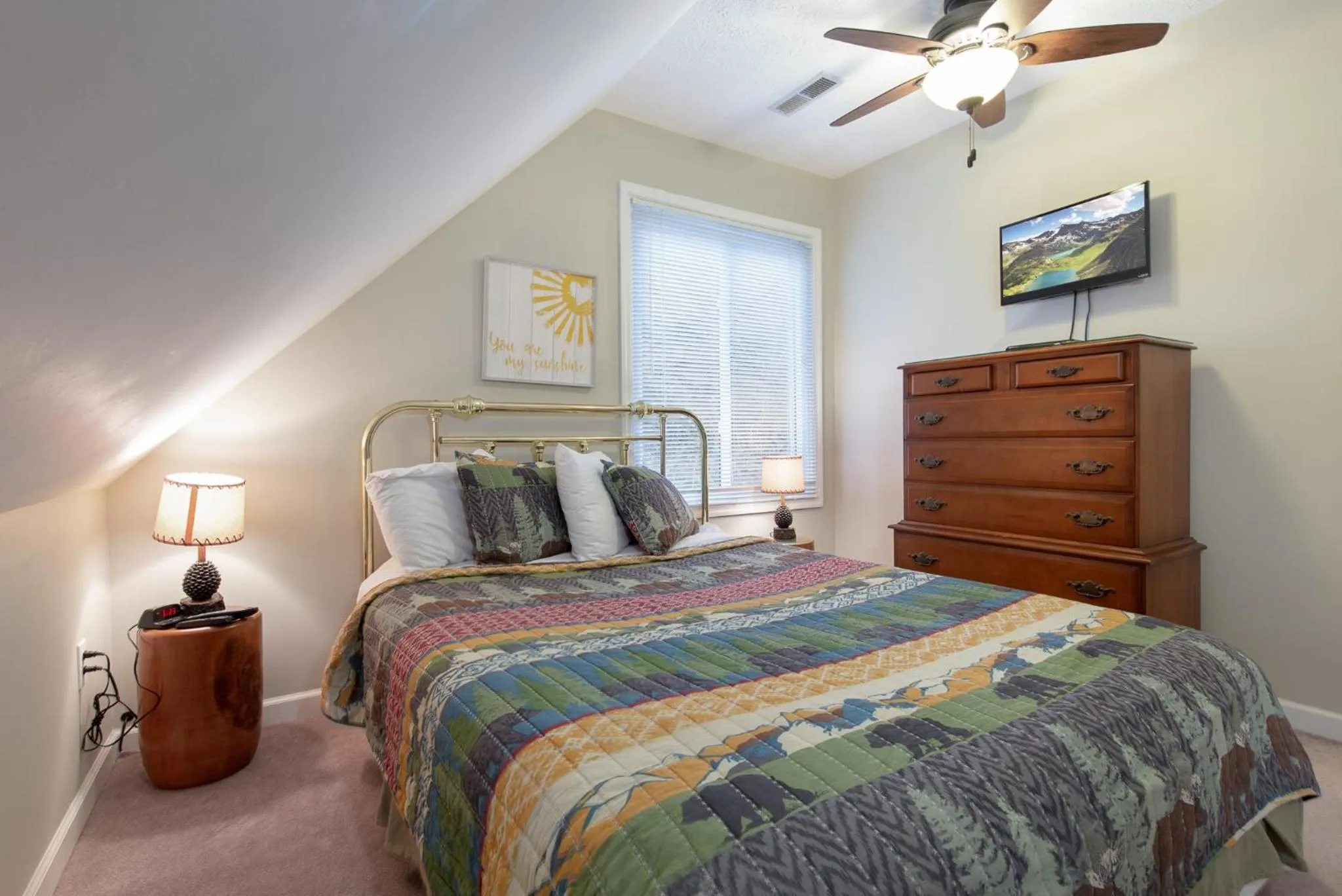 Bedroom, Bed in Kickback Kabin