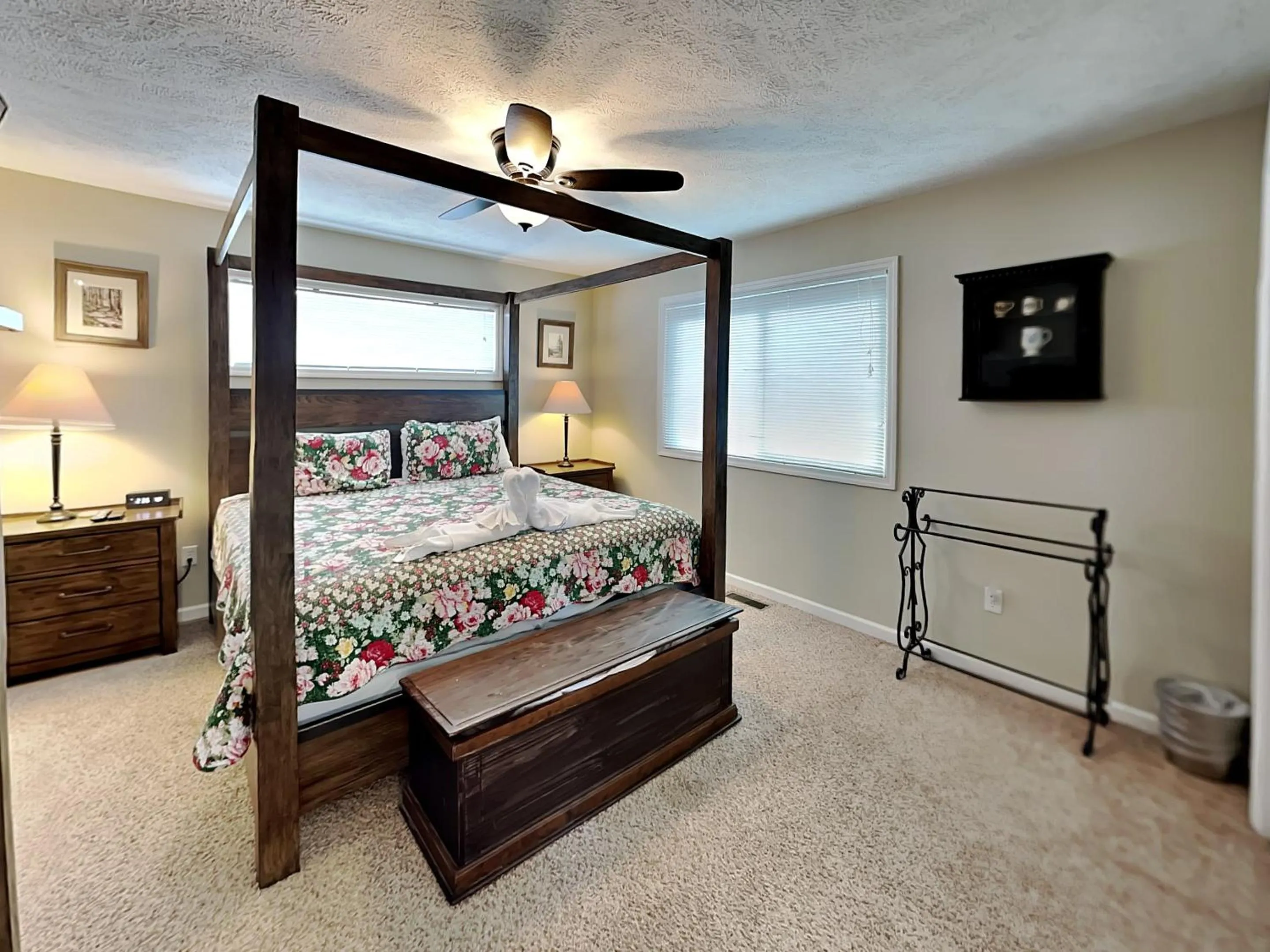 Bed in Kickback Kabin